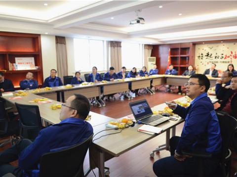 深学细悟传递思想力量 ——不朽情缘集团党总支发展进建十九大心灵 