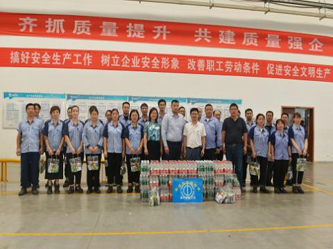 炎炎夏季，市总工会送清冷，丝丝关爱暖人心