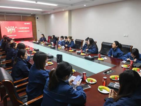 女神节欢乐 | 愿你熠熠青春，开放光线
